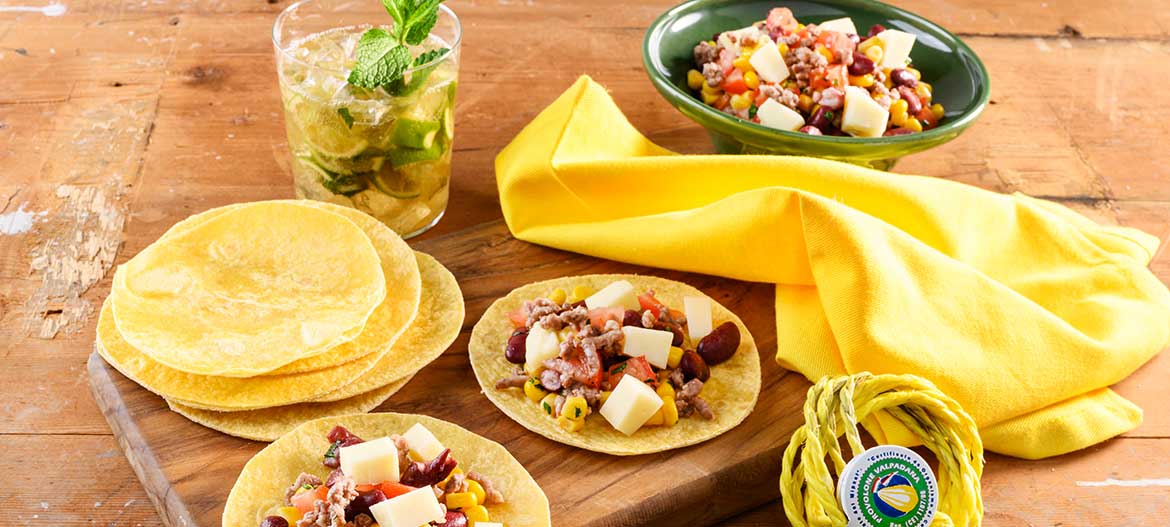 Tortillas con chili de carne y Provolone Valpadana picante|