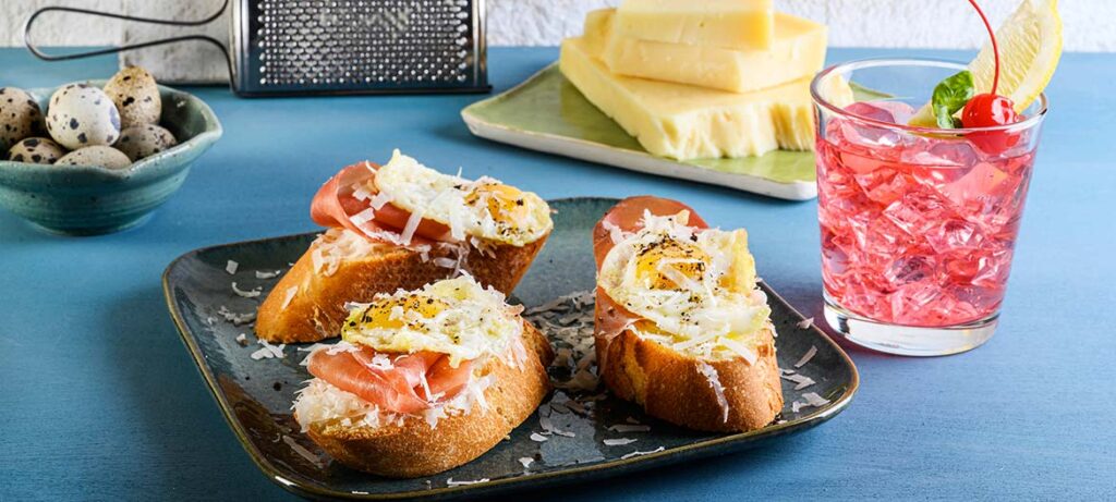 montaditos con Provolone Valpadana jamón serrano huevos de codorniz|